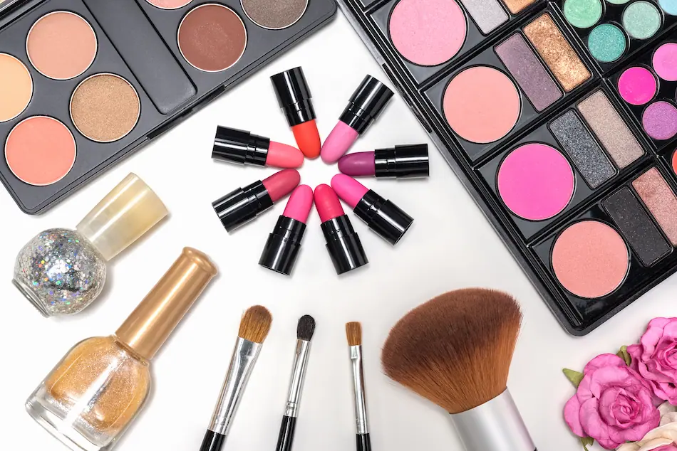 makeup-cosmetics-palette-brushes-white-background
